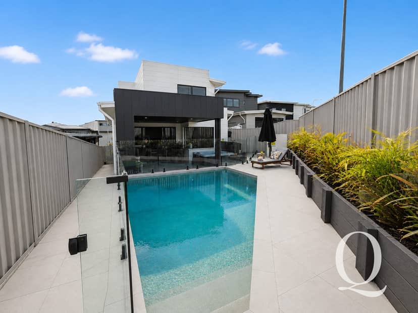 27A Aurora Avenue, Dunmore
